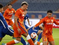 IM体育官方平台-山东鲁能主场击败河南建业，重返中超争冠集团