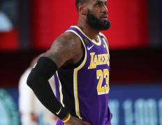 IM体育App下载-火箭鏖战福建队，詹姆斯惊艳四座