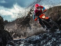 IM体育下载-鏖战银石，汉密尔顿关键超越，梅赛德斯力压哈斯锁定赛季转折点