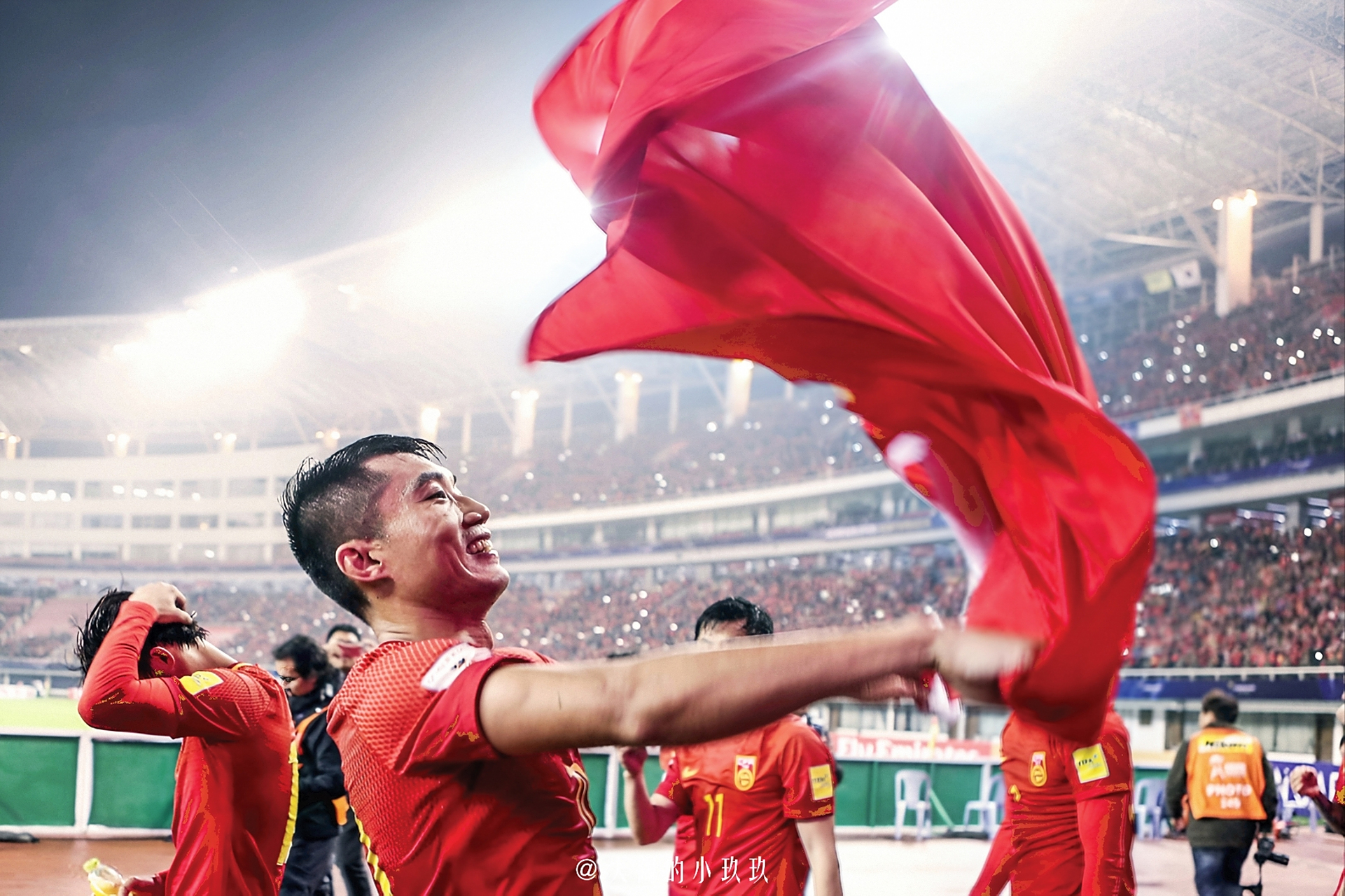 IM体育下载-包含中国男足赢得世预赛胜利，晋级世界杯预选赛，球迷欢呼雀跃的词条