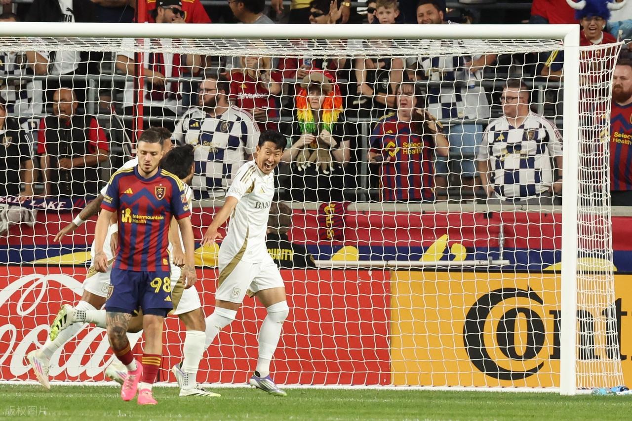 IM体育官方平台-包含荷兰强势英格兰,孙兴慜完成帽子戏法的词条