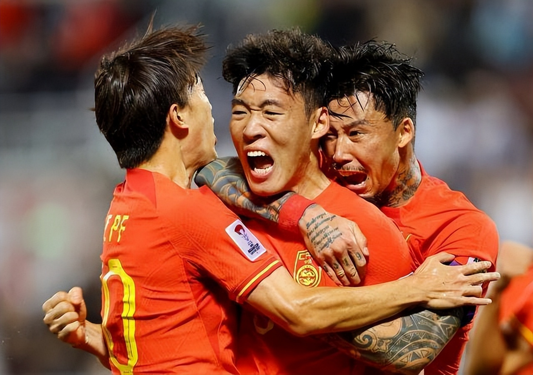 IM体育App下载-国内足球赛事近期展开激烈较量,球员斗志昂扬的简单介绍