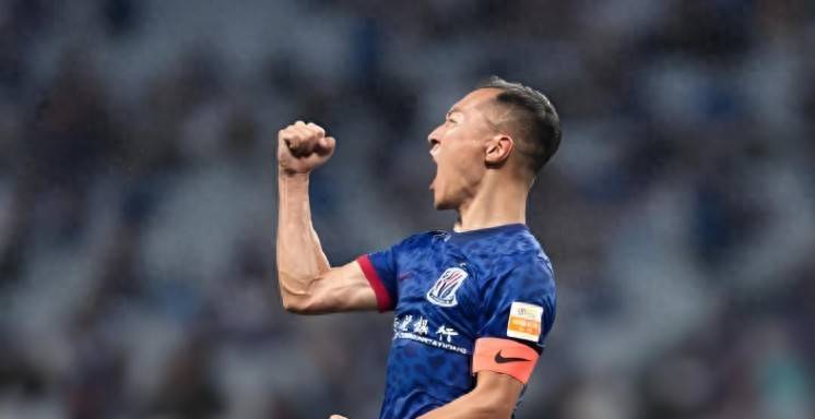 IM体育官方平台-山东鲁能主场击败河南建业，重返中超争冠集团