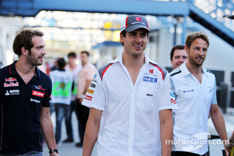 IM体育App下载-红牛二队鏖战索伯车队,拉塞尔关键制胜的简单介绍