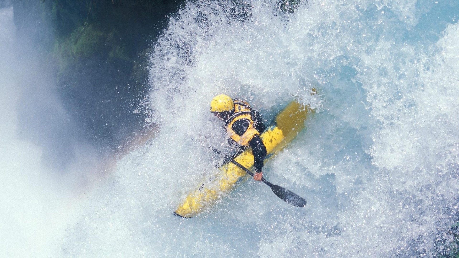 IM体育动画直播通道-赛道上的冰与火,拉塞尔高光时刻下的梅赛德斯鏖战雷诺